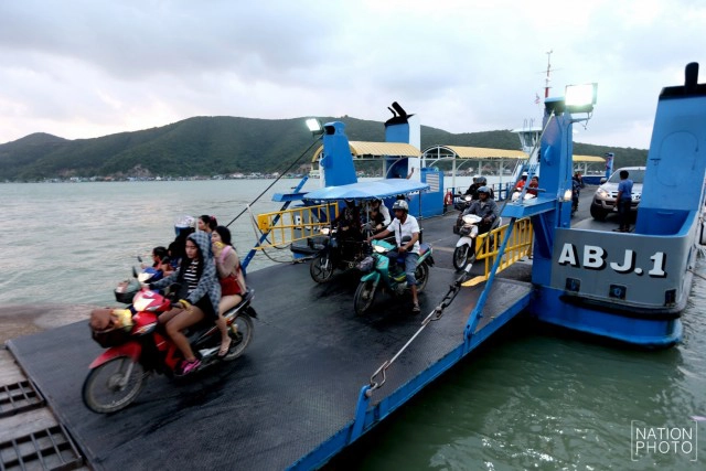 " แพขนานยนต์ "
โรงละคอนชีวิตลอยน้ำ
ของชาวสงขลา