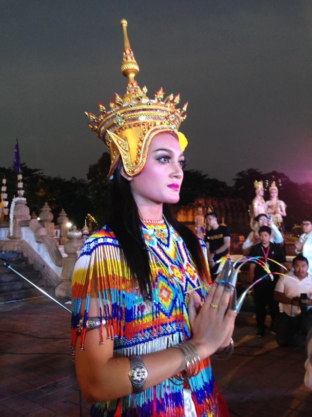 แรลลี่แห่ผ้าขึ้นธาตุ เรียบง่าย สุขใจสำหรับนักบุญ