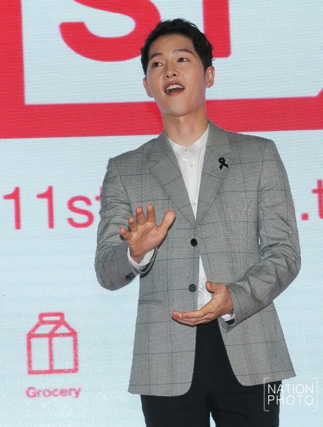 ห้างแทบแตก!
แฟนคลับกรี๊ดสนั่น ต้อนรับ "ซงจุงกิ"