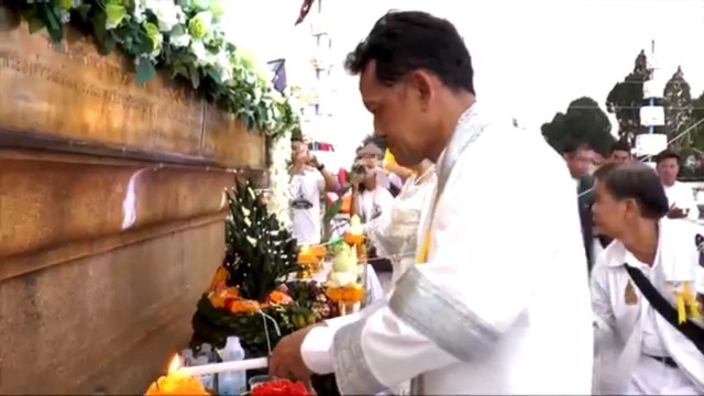 แรลลี่แห่ผ้าขึ้นธาตุ เรียบง่าย สุขใจสำหรับนักบุญ