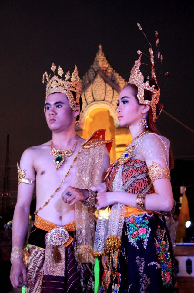 แรลลี่แห่ผ้าขึ้นธาตุ เรียบง่าย สุขใจสำหรับนักบุญ