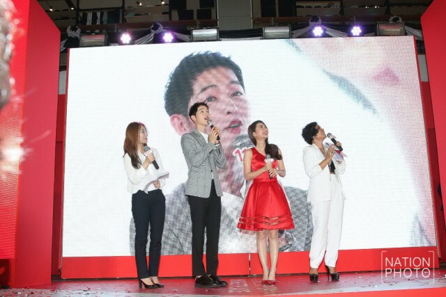 ห้างแทบแตก!
แฟนคลับกรี๊ดสนั่น ต้อนรับ "ซงจุงกิ"