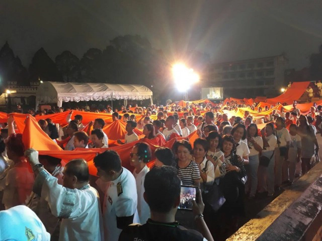 แรลลี่แห่ผ้าขึ้นธาตุ เรียบง่าย สุขใจสำหรับนักบุญ