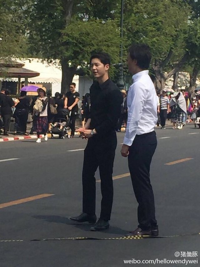 ชาวเน็ตแชร์ภาพ "ซงจุงกิ" เดินทางไปสนามหลวง