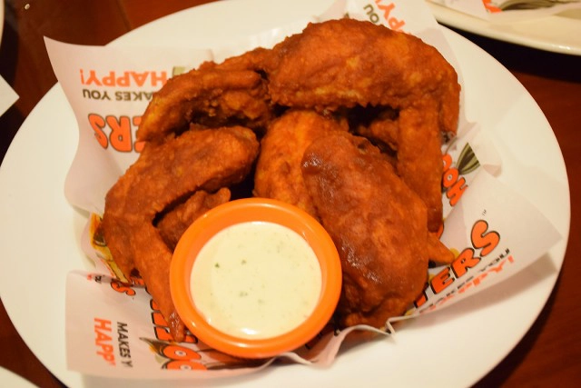  อร่อยปักหมุด : Hooters ร้านอาหารและเครื่องดื่มสไตล์อเมริกัน สุขุมวิท 15