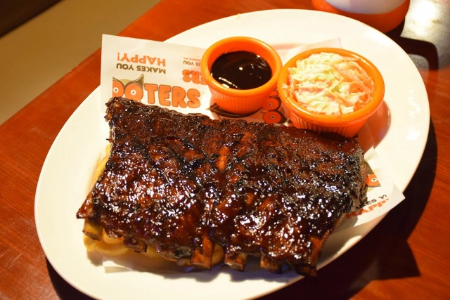  อร่อยปักหมุด : Hooters ร้านอาหารและเครื่องดื่มสไตล์อเมริกัน สุขุมวิท 15