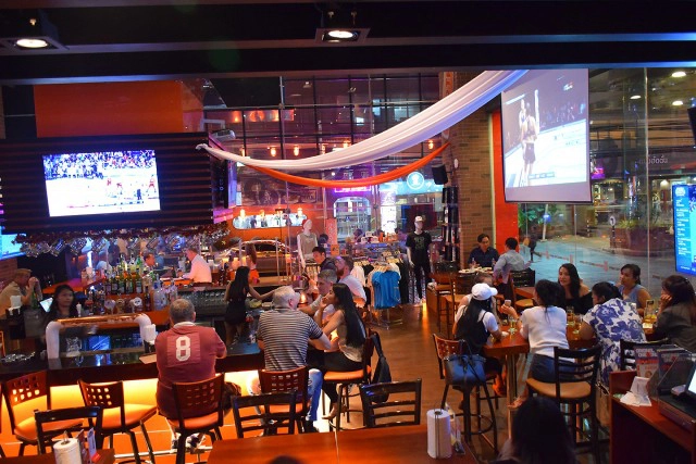  อร่อยปักหมุด : Hooters ร้านอาหารและเครื่องดื่มสไตล์อเมริกัน สุขุมวิท 15