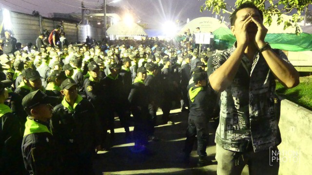 สถานการณ์วัดพระธรรมกายสองฝ่าย ตึงเครียด!