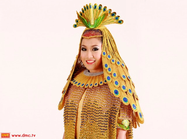 "ศศินา" กับชุดมหาลดาปสาธน์
มูลค่าหลายพันล้านบาท!
ผู้ที่จะใส่ชุดนี้ได้ต้องมีทรัพย์มาก-มีบุญมาก