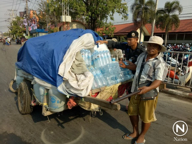 เขมรซื้อน้ำไทยวันละหมื่นขวด ตุนรับแล้ง