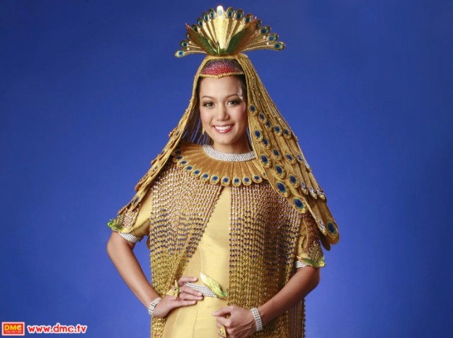 "ศศินา" กับชุดมหาลดาปสาธน์
มูลค่าหลายพันล้านบาท!
ผู้ที่จะใส่ชุดนี้ได้ต้องมีทรัพย์มาก-มีบุญมาก