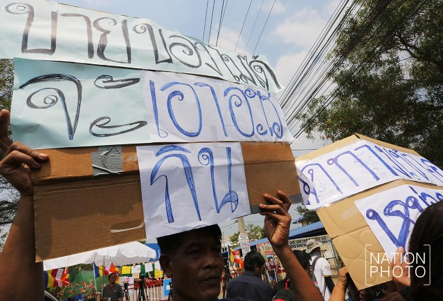 แม่ค้า-พ่อค้า ศูนย์อาหารเมืองแก้วมณี ร้องให้เจ้าหน้าที่เปิดทางเข้าออก