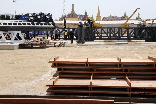 ทีมวิศวกรเข้าตรวจสอบผัง
เตรียมพร้อม ทดลองยกเสาเอก"พระเมรุมาศ"ต้นแรก