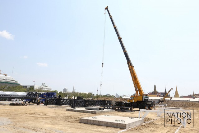 ทีมวิศวกรเข้าตรวจสอบผัง
เตรียมพร้อม ทดลองยกเสาเอก"พระเมรุมาศ"ต้นแรก