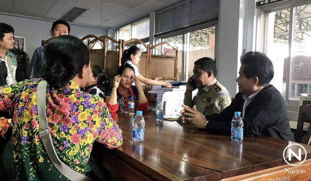 เขมรเทปลาประท้วงศุลกากรหน้าด่านโรงเกลือ!!