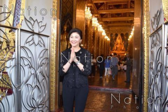 "ยิ่งลักษณ์" เข้ากราบพระพุทธชินราช