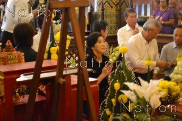 "ยิ่งลักษณ์" เข้ากราบพระพุทธชินราช