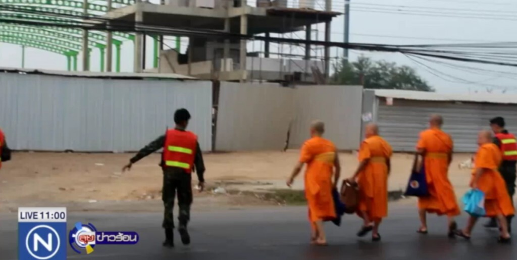 ตรวจเข้มพระสงฆ์ ห้ามเข้า "วัดธรรมกาย" ตรวจเข้มพระสงฆ์ ห้ามเข้า "วัดธรรมกาย"