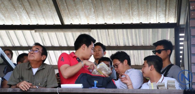 ชนโค คู่ประวัติศาสตร์แห่งปี
ไอ้ดำวังนา สตูล ขวิดชนะ ไอ้แดงหนึ่งในเขา สงขลา
คว้าเดิมพัน 20 ล้านบาท