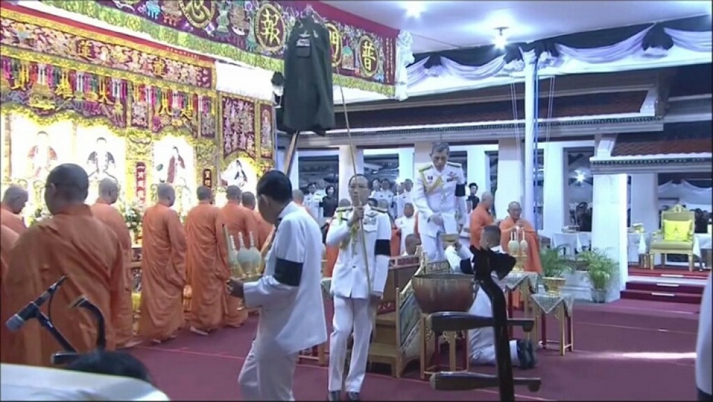 สมเด็จพระเจ้าอยู่หัว ทรงบำเพ็ญพระราชกุศล (พิธีกงเต็ก) ถวายพระบรมศพ สมเด็จพระเจ้าอยู่หัว ทรงบำเพ็ญพระราชกุศล (พิธีกงเต็ก) ถวายพระบรมศพ