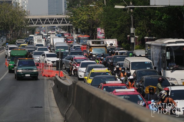 ปิดการจราจรสองฝั่ง! สะพาน ไทย-เบลเยี่ยม เจ้าหน้าที่เข้าตรวจสอบโครงสร้าง