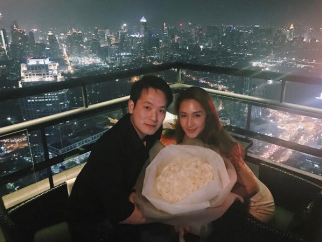 "เนย-โชติกา" โชว์หวานรับร้อน
แฟนคลับชม "เป๊ะ!ปัง!อลังเวอร์!"