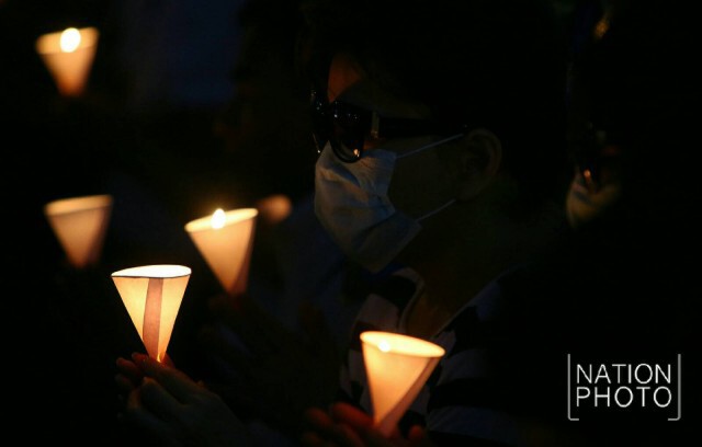 ศิษย์"ธรรมกาย"
สวดมนต์จุดเทียน "แสงสว่างของสันติภาพ