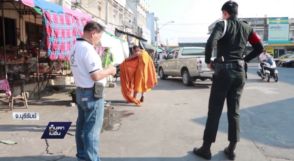 01-03-60 เก็บตกเที่ยง : พระใช้ไม้เท้าฟาดเจ้าหน้าที่ บขส. 01-03-60 เก็บตกเที่ยง : พระใช้ไม้เท้าฟาดเจ้าหน้าที่ บขส.