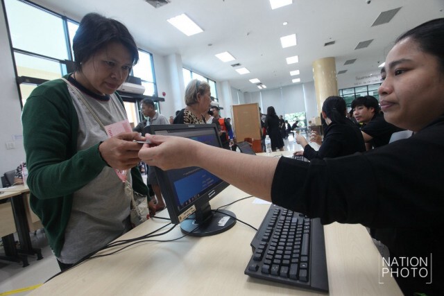 ปชช.แห่แลกเหรียญกษาปณ์ที่ระลึก 2 ชุดสุดท้าย รัชสมัยในหลวง ร.๙