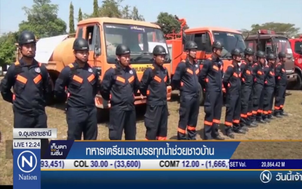 ทหารเตรียมรถบรรทุกน้ำ ช่วยชาวบ้าน ทหารเตรียมรถบรรทุกน้ำ ช่วยชาวบ้าน