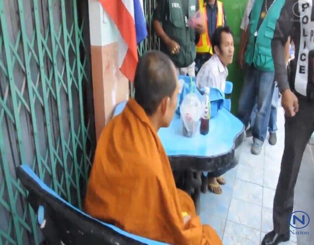 จับสึกพระเมา! กลับจากงานแต่งลูกสาว
เจอญาติรุ่นหลาน ติดลม ชวนตั้งวงเหล้ายาดอง