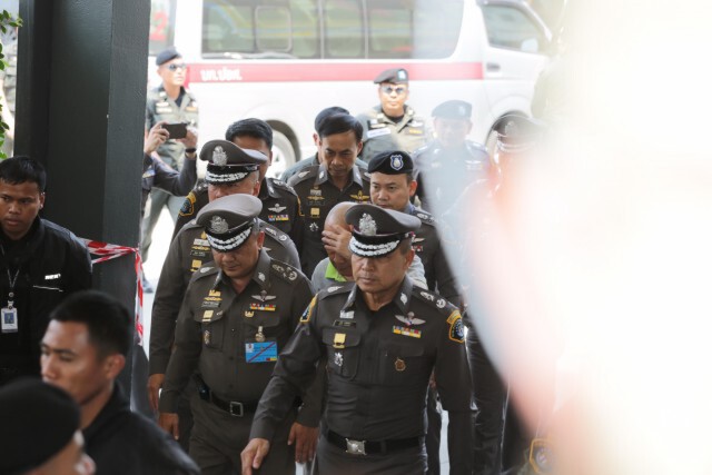 พล.ต.อ. จุมพล มั่นหมาย พบตร.กองปราบ
รับทราบข้อกล่าวหา "รุกป่าทับลาน"