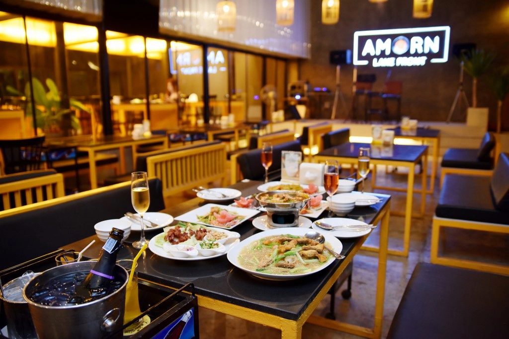 อร่อยปักหมุด : Amorn Lake Front ร้านอาหารไทย ริมทะเลสาบ ณ หมู่บ้านสัมมากร