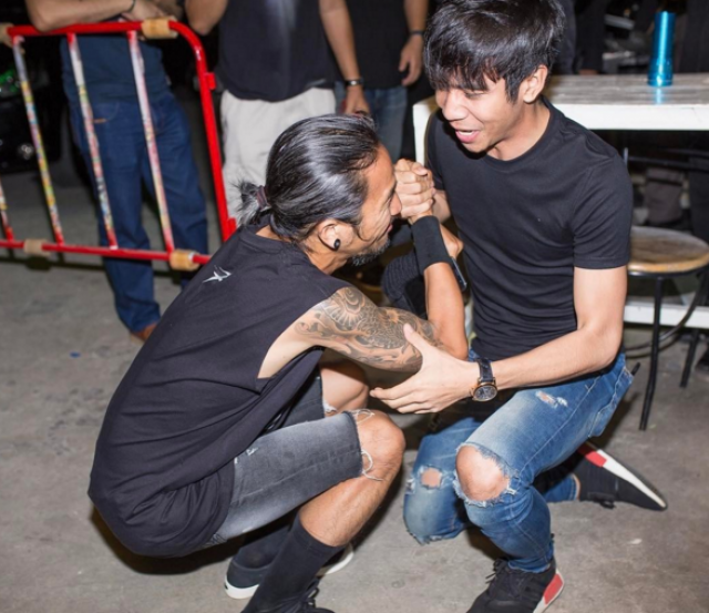 แฟนคลับสุดปลื้ม...
ภาพ"น้องก้อง" พบ "พี่ตูน" ครั้งแรก
"นอบน้อม ซาบซึ้ง ตรึงใจ"