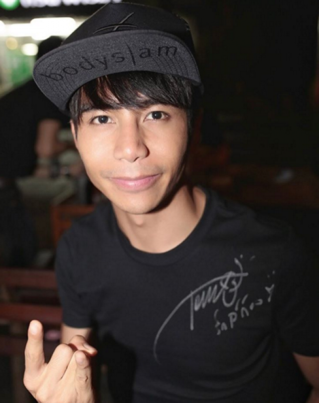 แฟนคลับสุดปลื้ม...
ภาพ"น้องก้อง" พบ "พี่ตูน" ครั้งแรก
"นอบน้อม ซาบซึ้ง ตรึงใจ"