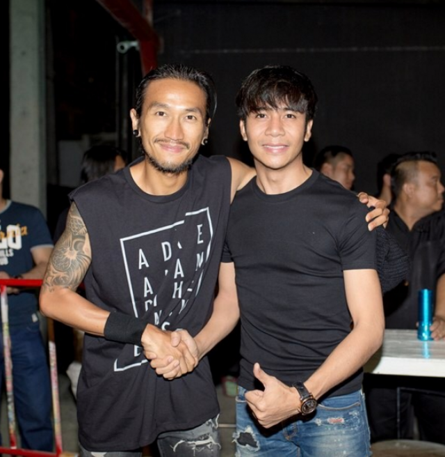 แฟนคลับสุดปลื้ม...
ภาพ"น้องก้อง" พบ "พี่ตูน" ครั้งแรก
"นอบน้อม ซาบซึ้ง ตรึงใจ"