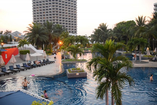 Chic-in  : Novotel Hua Hin Cha Am Beach Hotels & Resorts