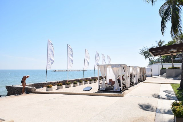 Chic-in  : Novotel Hua Hin Cha Am Beach Hotels & Resorts