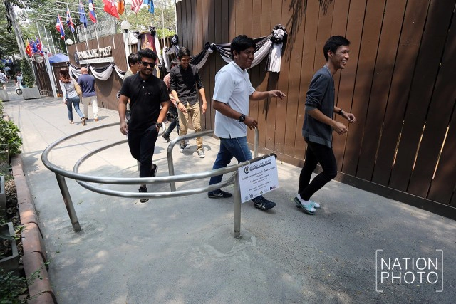 เปิดใช้แล้ว! "ราวกั้น" มอเตอร์ไซค์วิ่งบนทางเท้า ลดอุบัติเหตุ