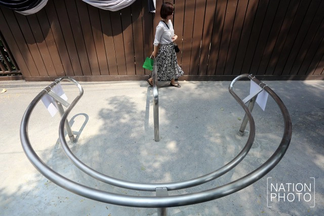 เปิดใช้แล้ว! "ราวกั้น" มอเตอร์ไซค์วิ่งบนทางเท้า ลดอุบัติเหตุ