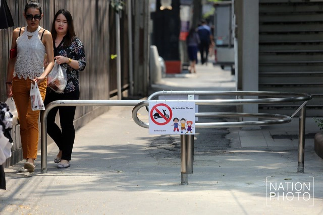 เปิดใช้แล้ว! "ราวกั้น" มอเตอร์ไซค์วิ่งบนทางเท้า ลดอุบัติเหตุ