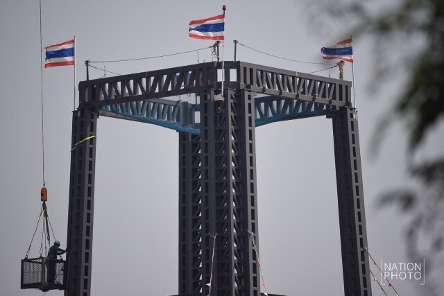 โครงสร้างเสา "พระเมรุมาศ" ทั้ง 4 เสร็จแล้ว