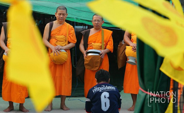 ธรรมกายยังเงียบ ปชช.ใส่บาตรปกติ
ลุ้นพระสนิทวงศ์แถลงข่าว