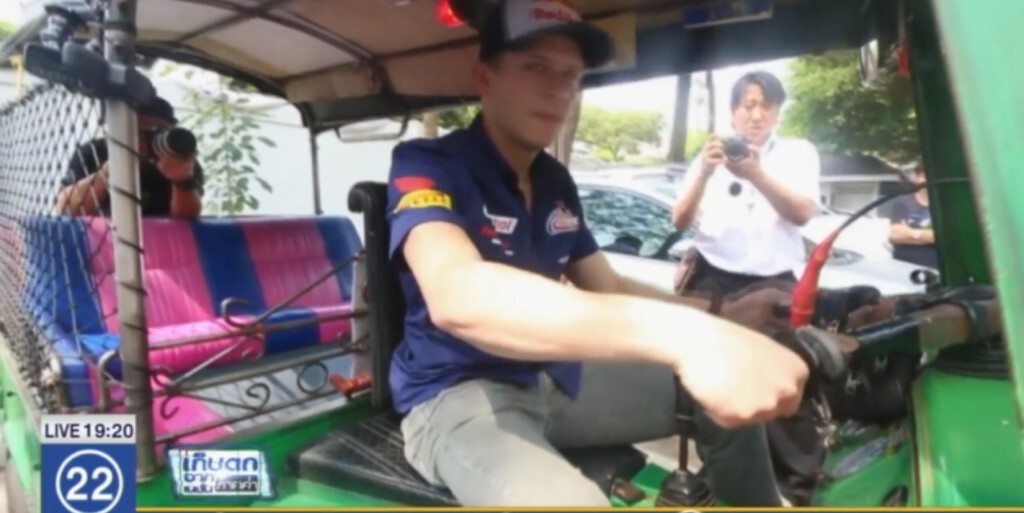 เฮเด้น,แบรดเดิล นั่งตุ๊กตุ๊กโปรโมทเมืองไทย