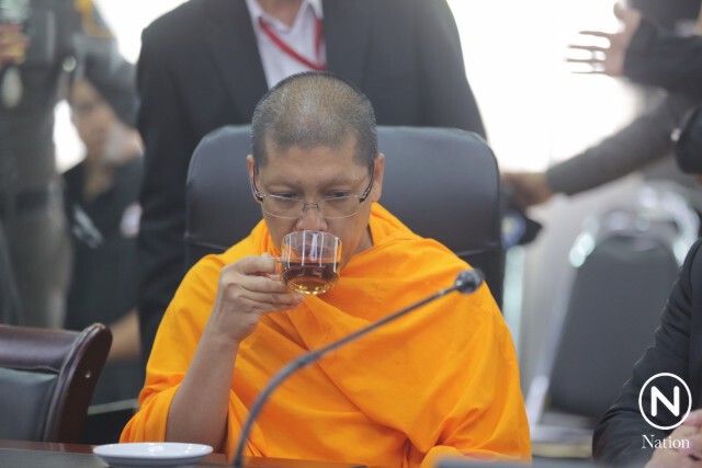 "พระสนิทวงศ์" เข้าพบกองปราบฯแล้ว