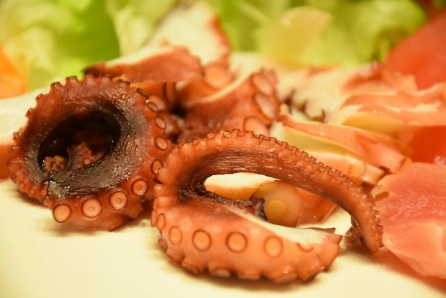 อร่อยปักหมุด : ยกทะเลขึ้นบก อิ่มจัดเต็มเมนูซีฟู้ด ณ ห้องอาหารฟีสท์ โรงแรมรอยัล ออคิด เชอราตัน