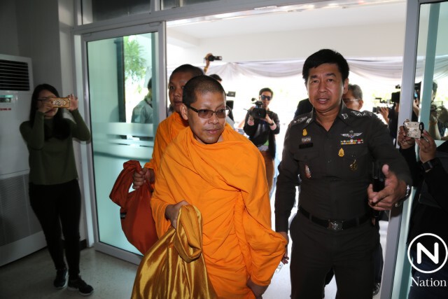 "พระสนิทวงศ์" เข้าพบตร.สภ.คลองห้า