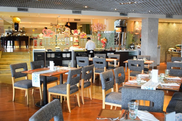 อร่อยปักหมุด : ยกทะเลขึ้นบก อิ่มจัดเต็มเมนูซีฟู้ด ณ ห้องอาหารฟีสท์ โรงแรมรอยัล ออคิด เชอราตัน