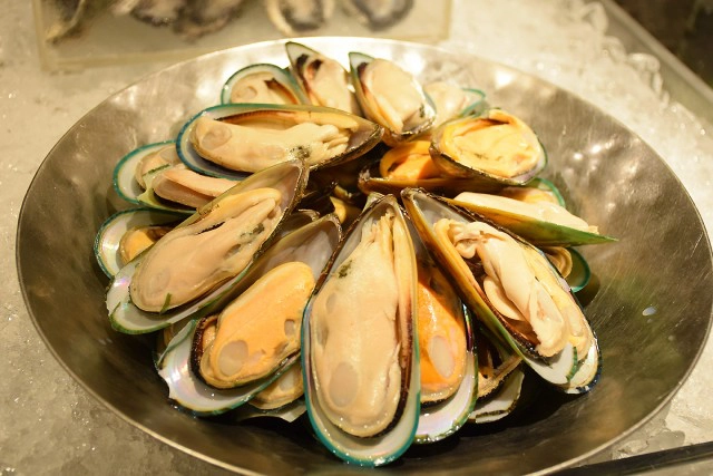 อร่อยปักหมุด : ยกทะเลขึ้นบก อิ่มจัดเต็มเมนูซีฟู้ด ณ ห้องอาหารฟีสท์ โรงแรมรอยัล ออคิด เชอราตัน