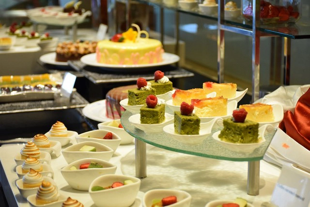 อร่อยปักหมุด : ยกทะเลขึ้นบก อิ่มจัดเต็มเมนูซีฟู้ด ณ ห้องอาหารฟีสท์ โรงแรมรอยัล ออคิด เชอราตัน